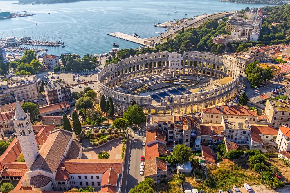 Pula a jižní Istrie: kam jet za městem, plážemi a výlety